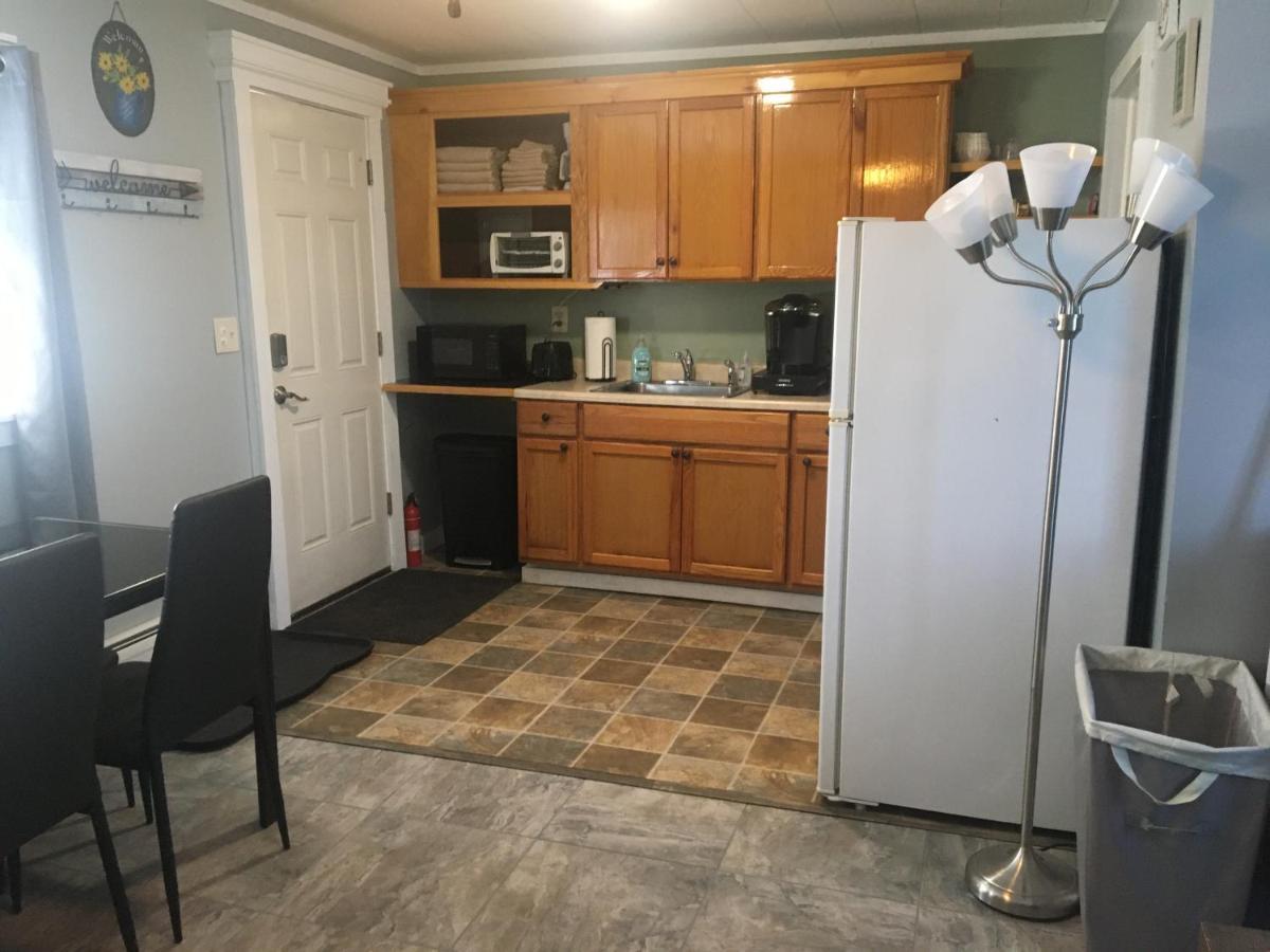 Home Away From Home, Recently Renovated North Troy Luaran gambar