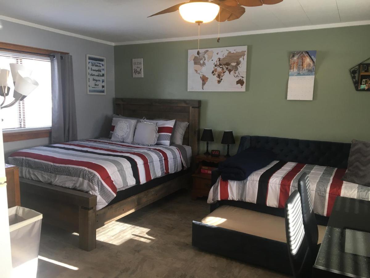 Home Away From Home, Recently Renovated North Troy Luaran gambar