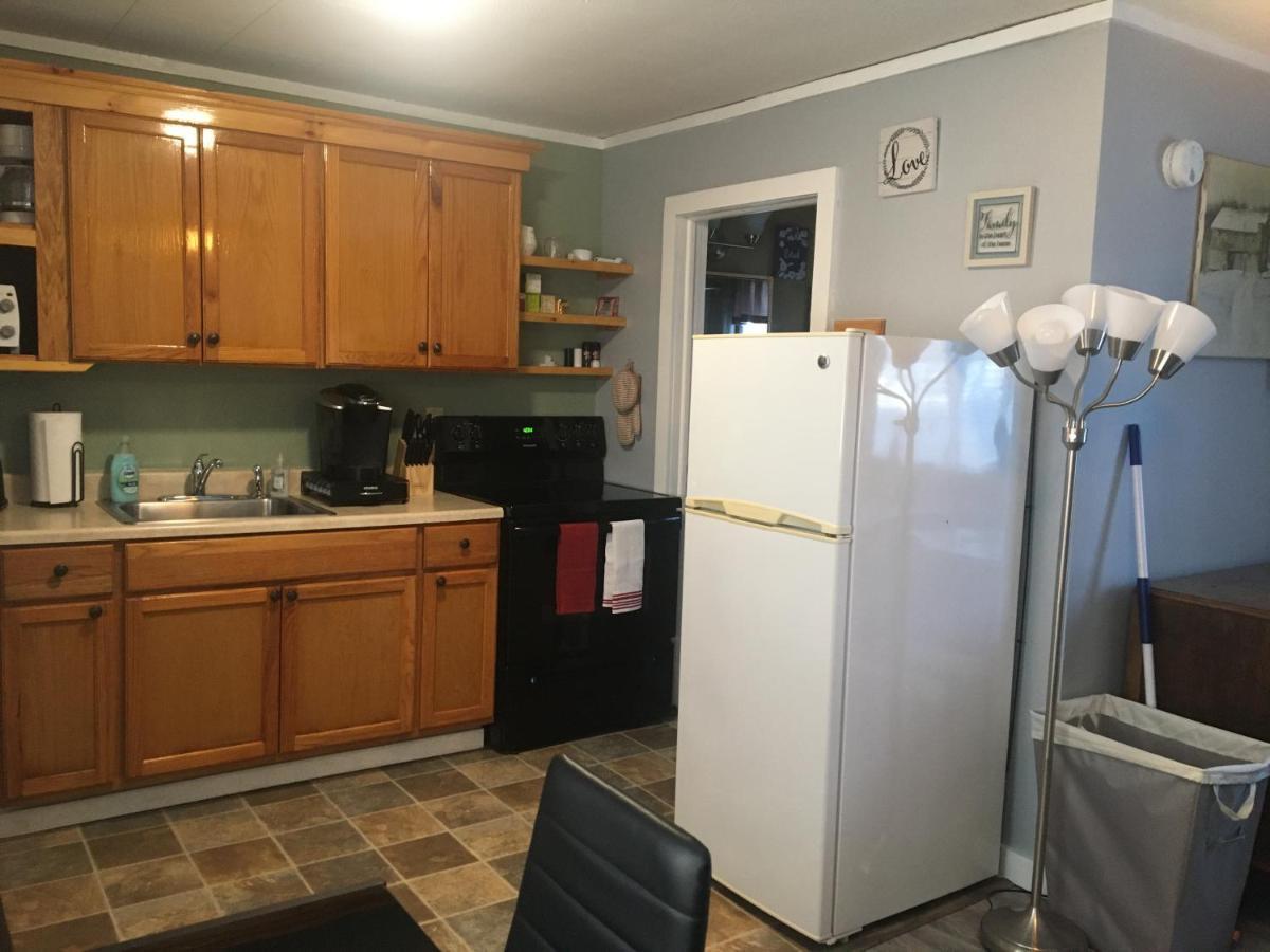 Home Away From Home, Recently Renovated North Troy Luaran gambar