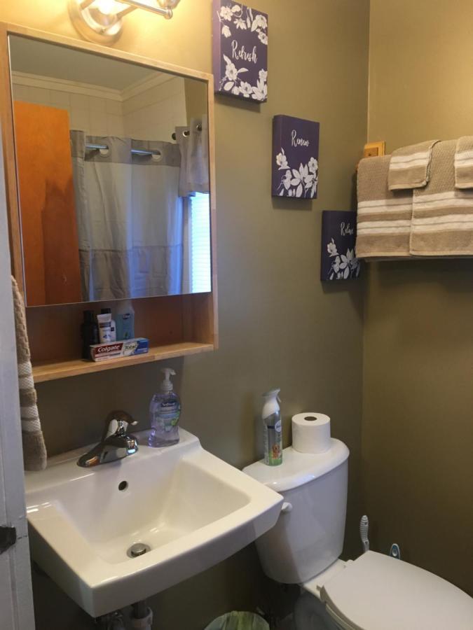 Home Away From Home, Recently Renovated North Troy Luaran gambar