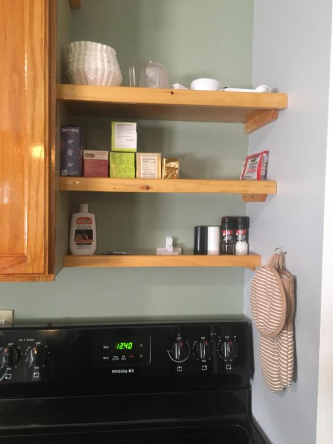Home Away From Home, Recently Renovated North Troy Luaran gambar