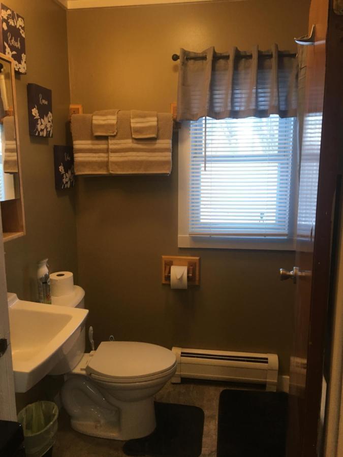 Home Away From Home, Recently Renovated North Troy Luaran gambar