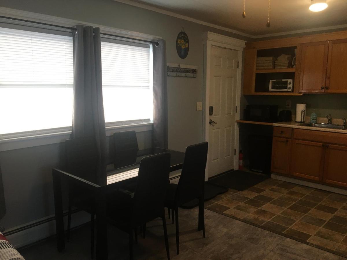 Home Away From Home, Recently Renovated North Troy Luaran gambar