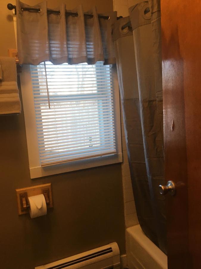 Home Away From Home, Recently Renovated North Troy Luaran gambar