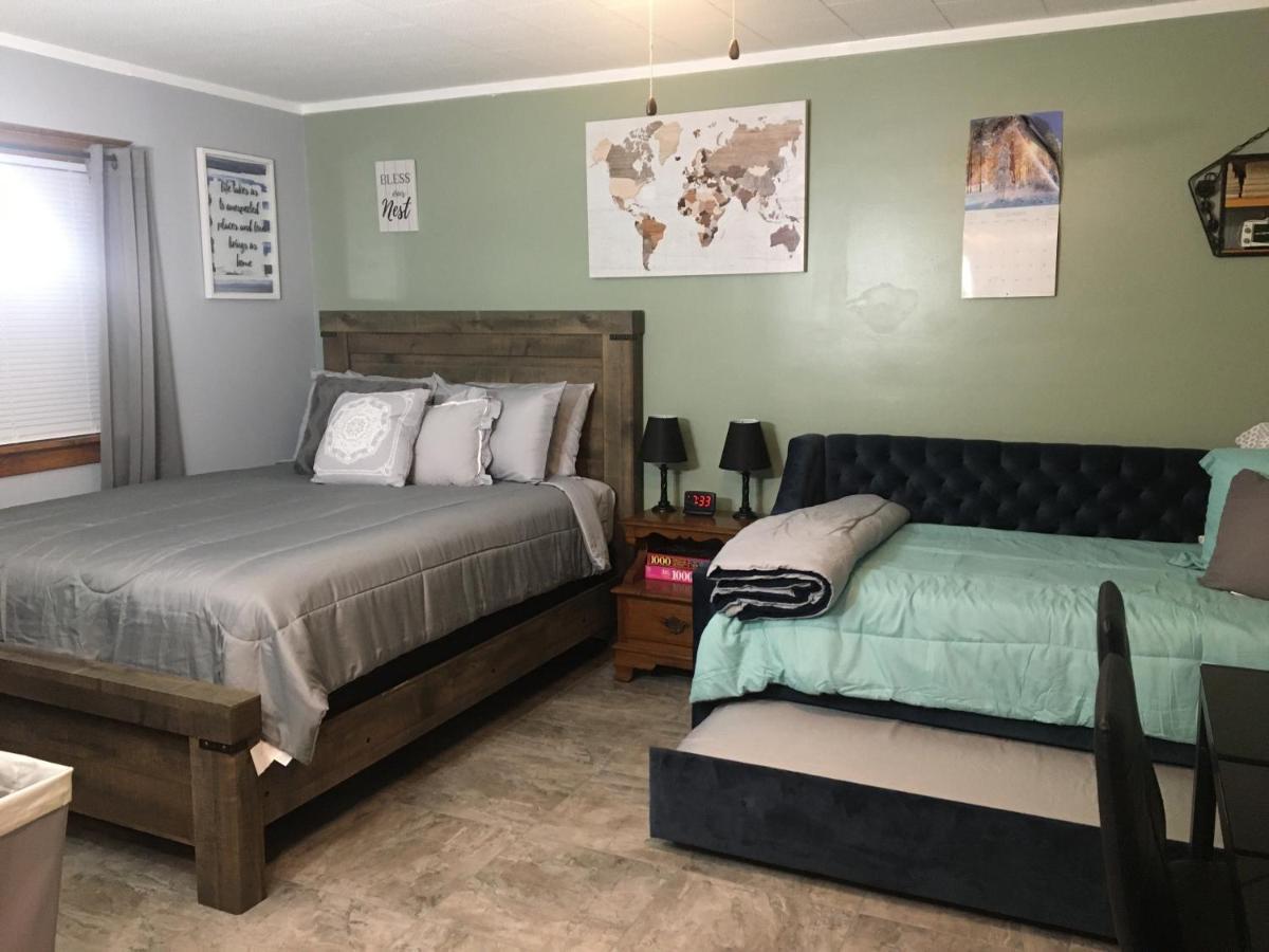 Home Away From Home, Recently Renovated North Troy Luaran gambar