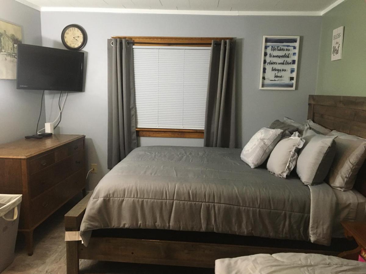 Home Away From Home, Recently Renovated North Troy Luaran gambar