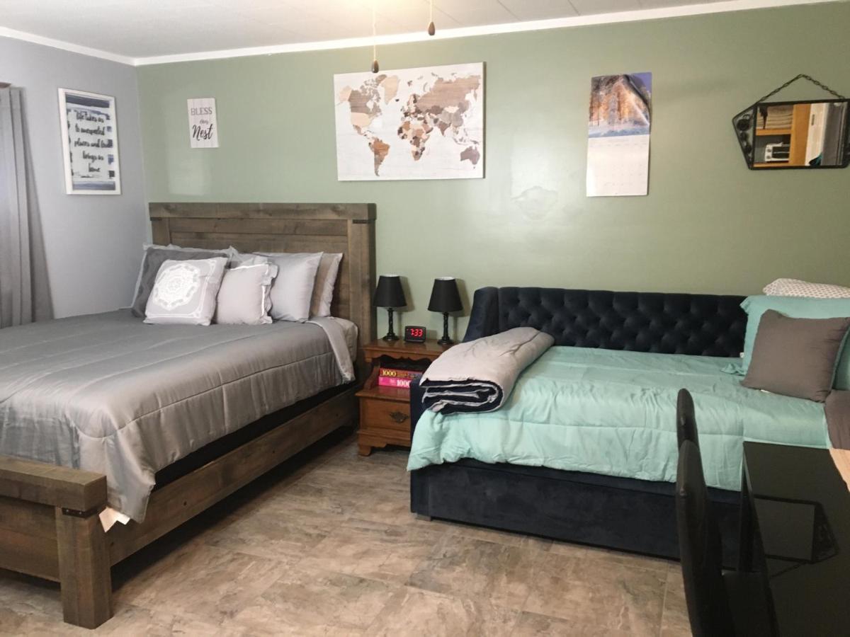 Home Away From Home, Recently Renovated North Troy Luaran gambar